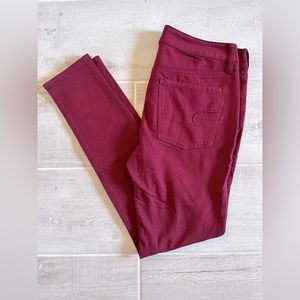 NWOT American Eagle Outfitters Super Stretch Jegging in Maroon / size 8